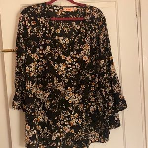 EVRI black floral blouse - Like New!
